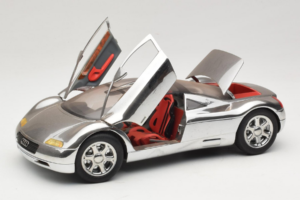 Audi Avus Quattro Chrome Silver Revell 1:18 08913-C1 Kov – obrázek 2 z 8