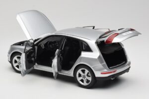 Audi Q5 8R Ice Silver Kyosho 1:18 09242IS Kov – obrázek 5 z 8