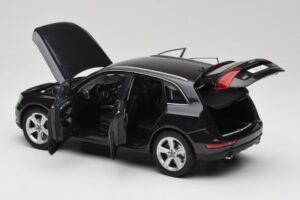 Audi Q5 8R Lava Grey Kyosho 1:18 09242LG Kov – obrázek 5 z 8