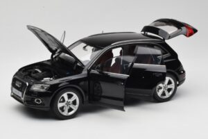 Audi Q5 8R Phantom Black Kyosho 1:18 09242BK Kov – obrázek 2 z 8