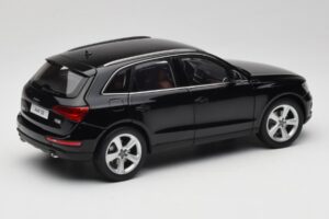 Audi Q5 8R Phantom Black Kyosho 1:18 09242BK Kov – obrázek 3 z 8