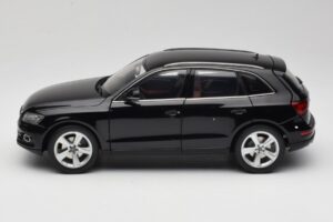 Audi Q5 8R Phantom Black Kyosho 1:18 09242BK Kov – obrázek 4 z 8