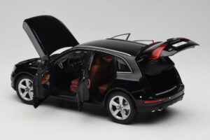 Audi Q5 8R Phantom Black Kyosho 1:18 09242BK Kov – obrázek 5 z 8