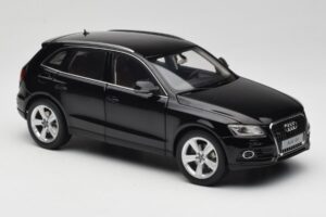 Audi Q5 8R Phantom Black Kyosho 1:18 09242BK Kov – obrázek 6 z 8