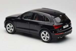 Audi Q5 8R Phantom Black Kyosho 1:18 09242BK Kov – obrázek 7 z 8