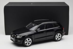 Audi Q5 8R Phantom Black Kyosho 1:18 09242BK Kov – obrázek 8 z 8