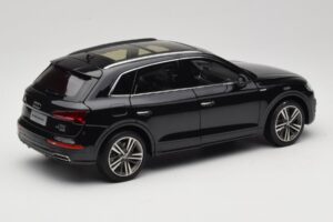 Audi Q5L FY Černý Paudi Model 1:18 26732 Kov – obrázek 3 z 8