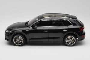 Audi Q5L FY Černý Paudi Model 1:18 26732 Kov – obrázek 4 z 8
