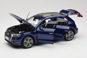 Audi Q5L FY Modrý Paudi Model 1:18 33729 Kov – obrázek 2 z 8
