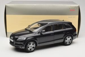 Audi Q7 4L Lava Grey Minichamps 1:18 5010507625 Kov – obrázek 8 z 8