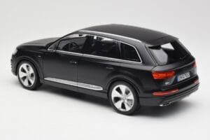 Audi Q7 4M Matný Černý Minichamps 1:18 110014001 Kov – obrázek 7 z 8