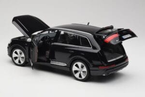 Audi Q7 4M Orca Black Minichamps 1:18 5011407625 Kov – obrázek 5 z 8