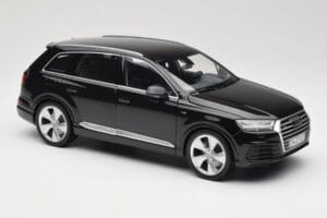 Audi Q7 4M Orca Black Minichamps 1:18 5011407625 Kov – obrázek 6 z 8