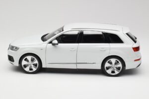 Audi Q7 4M Bílý Minichamps 1:18 110014000 Kov – obrázek 4 z 8