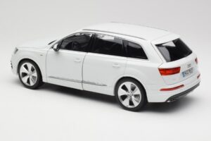 Audi Q7 4M Bílý Minichamps 1:18 110014000 Kov – obrázek 7 z 8