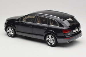 Audi Q7 Černý Kyosho 1:18 09221BK Kov – obrázek 7 z 8