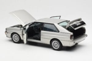 Audi Quattro LWB Stříbrný AUTOart 1:18 70303 Kov – obrázek 5 z 8