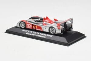 Audi R10 TDI LMP1 #1 F. Biela / E. Pirro / M. Werner 24 Hours of Le Mans 2007 Minichamps 1:43 5020700213 Kov – obrázek 3 z 4