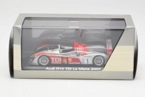 Audi R10 TDI LMP1 #1 F. Biela / E. Pirro / M. Werner 24 Hours of Le Mans 2007 Minichamps 1:43 5020700213 Kov – obrázek 4 z 4