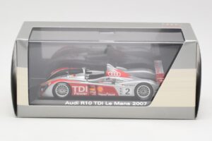 Audi R10 TDI LMP1 #2 R. Capello / T. Kristensen / A. McNish 24 Hours of Le Mans 2007 Minichamps 1:43 5020700223 Kov – obrázek 4 z 4