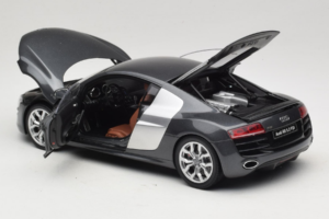 Audi R8 5.2 FSI Quattro Daytona Grey Kyosho 1:18 09216DG Kov – obrázek 5 z 7