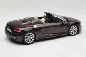 Audi R8 5.2 Spyder Teak Brown Kyosho 1:18 5010918525 Kov – obrázek 3 z 8