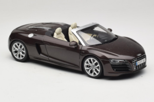 Audi R8 5.2 Spyder Teak Brown Kyosho 1:18 5010918525 Kov – obrázek 6 z 8