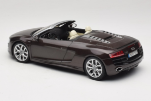Audi R8 5.2 Spyder Teak Brown Kyosho 1:18 5010918525 Kov – obrázek 7 z 8