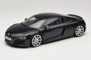 Audi R8 Černý Kyosho 1:18 09213BK Kov