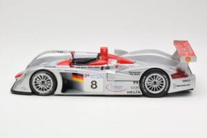 Audi R8 LMP900 #8 Audi Sport Team Joest F. Biela / E. Pirro / T. Kristensen 24 Hours of Le Mans 2000 Maisto 1:18 38899 Kov – obrázek 3 z 6