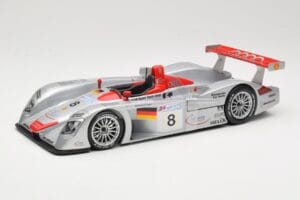 Audi R8 LMP900 #8 Audi Sport Team Joest F. Biela / E. Pirro / T. Kristensen 24 Hours of Le Mans 2000 Maisto 1:18 38899 Kov