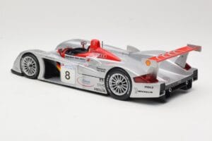 Audi R8 LMP900 #8 Audi Sport Team Joest F. Biela / E. Pirro / T. Kristensen 24 Hours of Le Mans 2000 Maisto 1:18 38899 Kov – obrázek 5 z 6