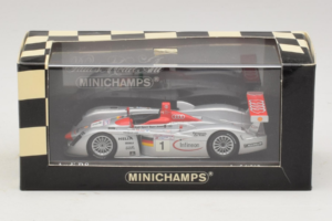 Audi R8 LMP #1 F. Biela / E. Pirro / T. Kristensen 24 Hours of Le Mans Winner 2001 Minichamps 1:43 400011201 Kov – obrázek 4 z 4