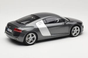 Audi R8 Type 42 4.2 Daytona Grey Kyosho 1:18 5010618425 Kov – obrázek 3 z 8