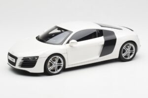 Audi R8 Type 42 Bílý Kyosho 1:18 09213W Kov