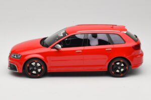 Audi RS3 8P Sportback Červený DNA 1:18 DNA000056 Pryskyřice – obrázek 3 z 6