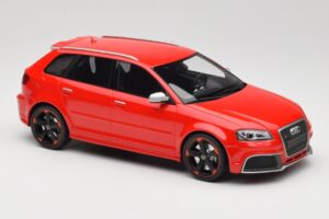 Audi RS3 8P Sportback Červený DNA 1:18 DNA000056 Pryskyřice – obrázek 4 z 6