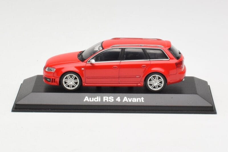 Audi RS4 B7 Avant Červený Minichamps 1:43 5010509213 Kov