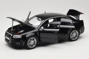 Audi RS4 B7 Sedan Phantom Black Minichamps 1:18 5010509115 Kov – obrázek 2 z 8