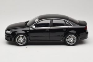 Audi RS4 B7 Sedan Phantom Black Minichamps 1:18 5010509115 Kov – obrázek 4 z 8