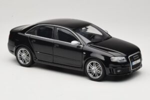 Audi RS4 B7 Sedan Phantom Black Minichamps 1:18 5010509115 Kov – obrázek 6 z 8