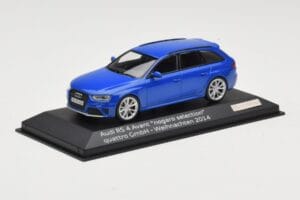 Audi RS4 B8 Avant Nogaro Blue Vánoční Výběr 2014 Minichamps 1:43 AUDI003 Kov – obrázek 2 z 4