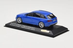 Audi RS4 B8 Avant Nogaro Blue Vánoční Výběr 2014 Minichamps 1:43 AUDI003 Kov – obrázek 3 z 4
