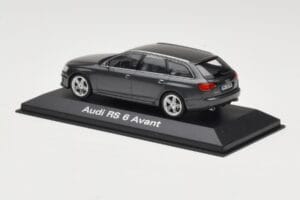 Audi RS6 C5 Avant Daytona Grey Minichamps 1:43 5010710233 Kov – obrázek 3 z 4