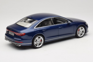 Audi S8 D5 Modrý GT Spirit 1:18 GT313 Pryskyřice – obrázek 2 z 6