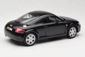 Audi TT 8N Černý Revell 1:18 08953 Kov – obrázek 3 z 8