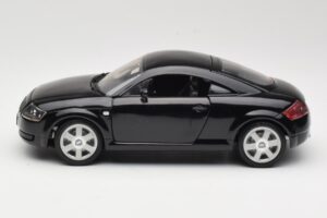 Audi TT 8N Černý Revell 1:18 08953 Kov – obrázek 4 z 8