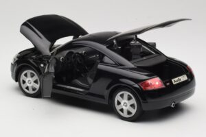 Audi TT 8N Černý Revell 1:18 08953 Kov – obrázek 5 z 8