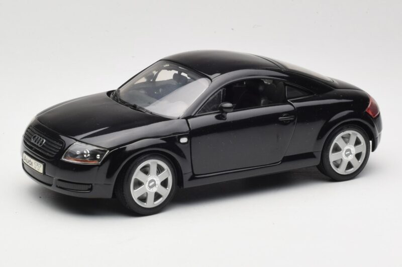 Audi TT 8N Černý Revell 1:18 08953 Kov