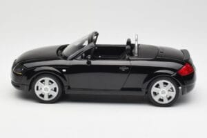 Audi TT 8N Roadster Black Metallic Minichamps 1:18 155017030 Kov – obrázek 3 z 6